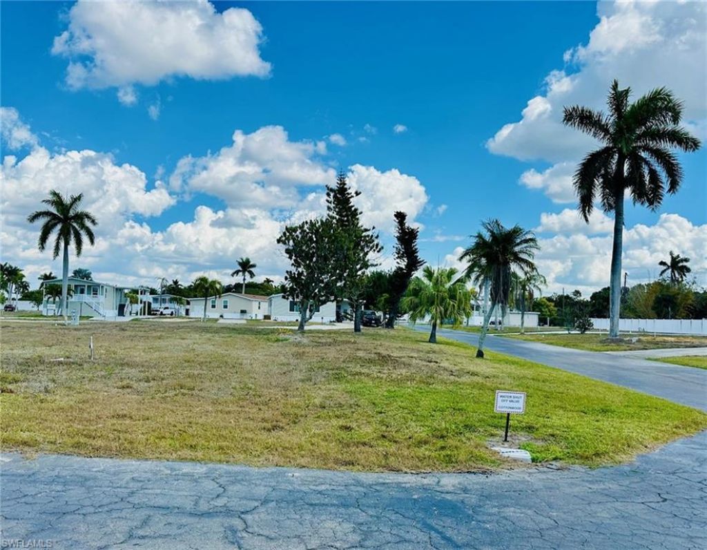 27 Cottonwood Dr, Fort Myers, FL 33908 Photo