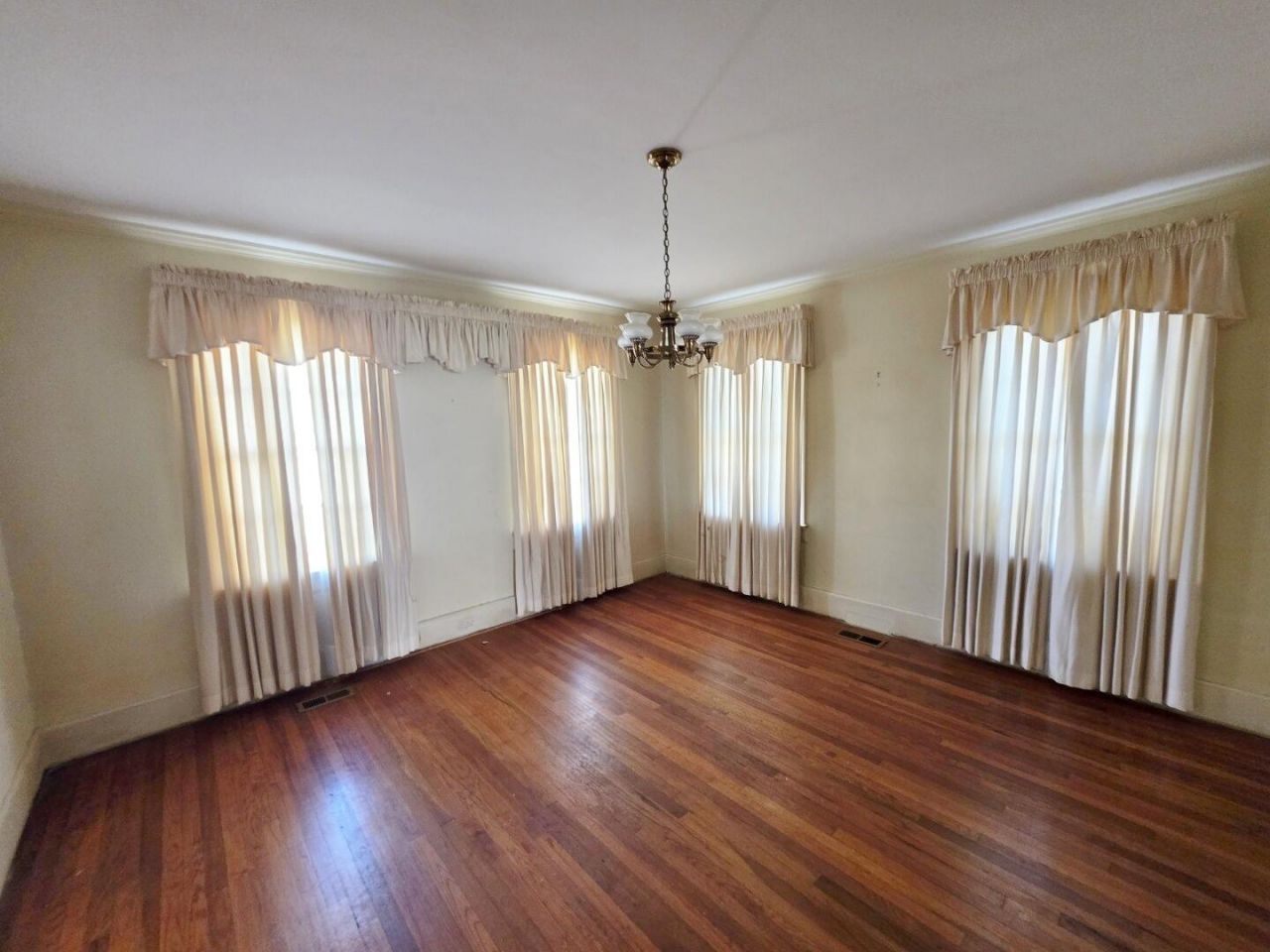 1107 Gilmore Avenue Photo 10