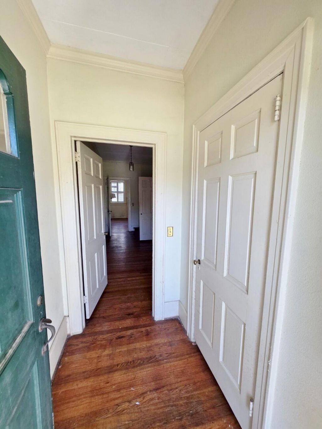 1107 Gilmore Avenue Photo 5