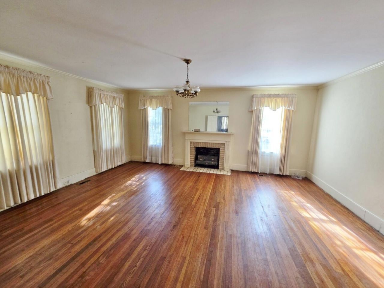 1107 Gilmore Avenue Photo 6