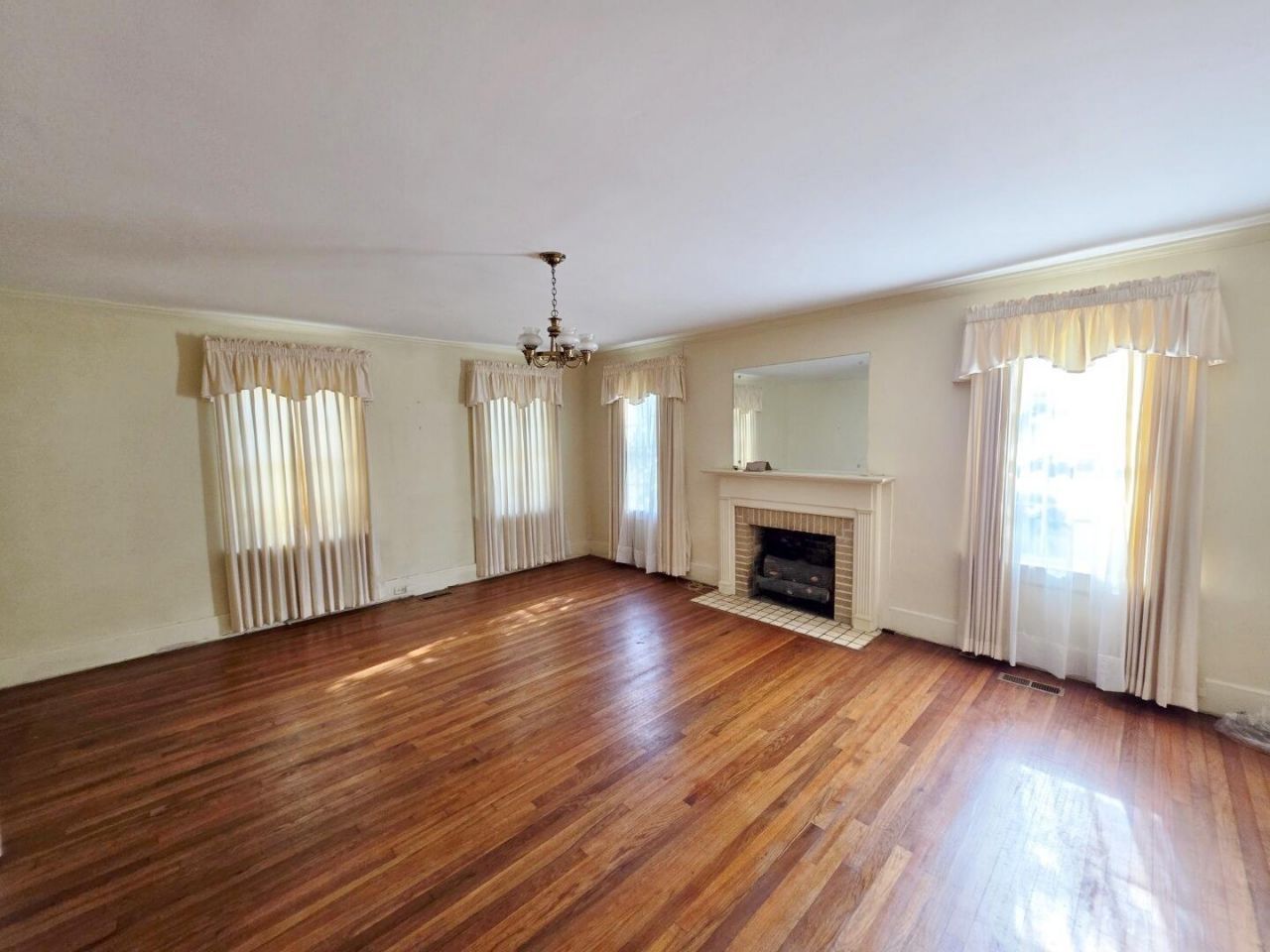 1107 Gilmore Avenue Photo 7