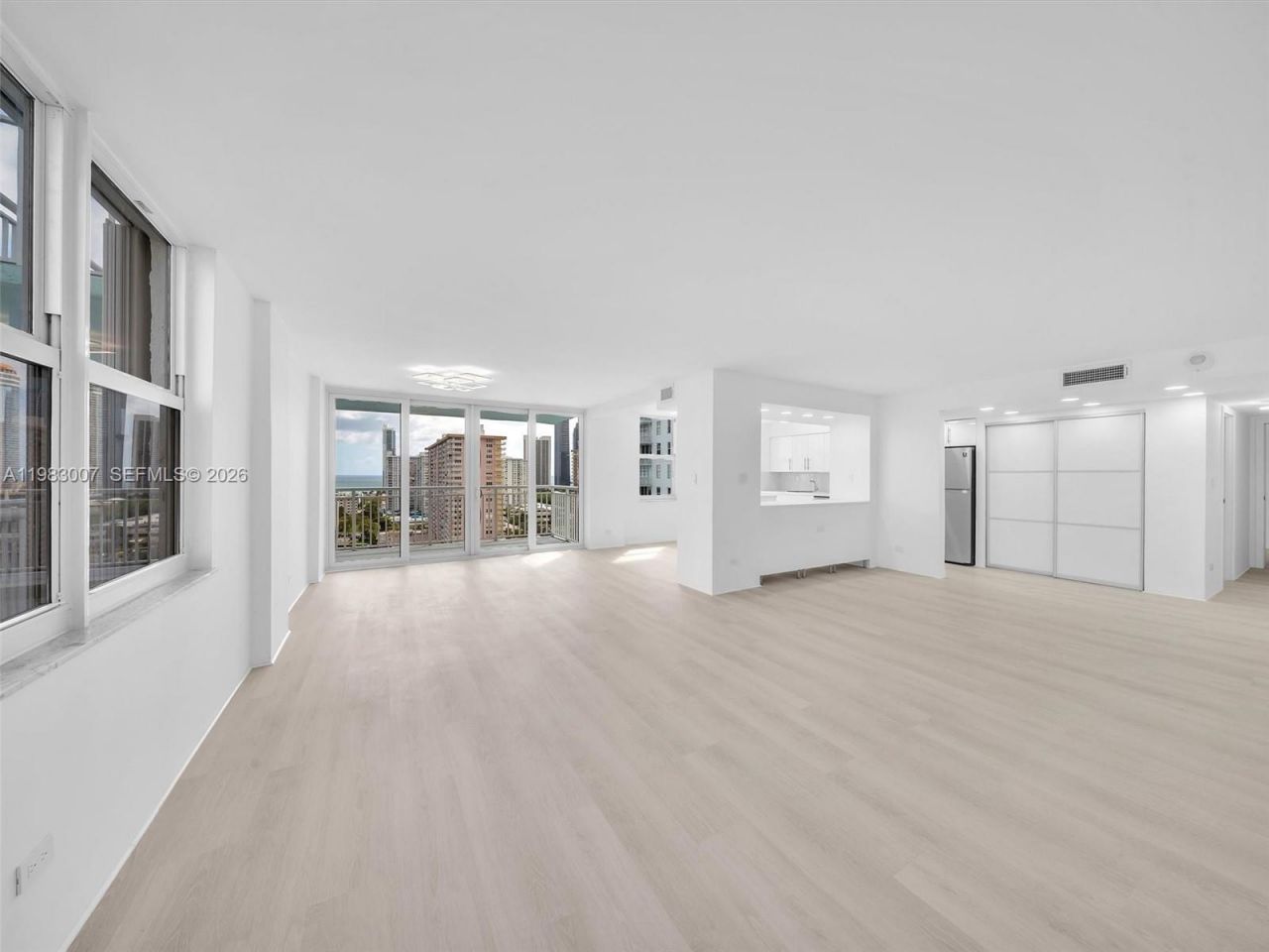 301 174th St, Unit 1818, Sunny Isles Beach, FL 33160 Photo