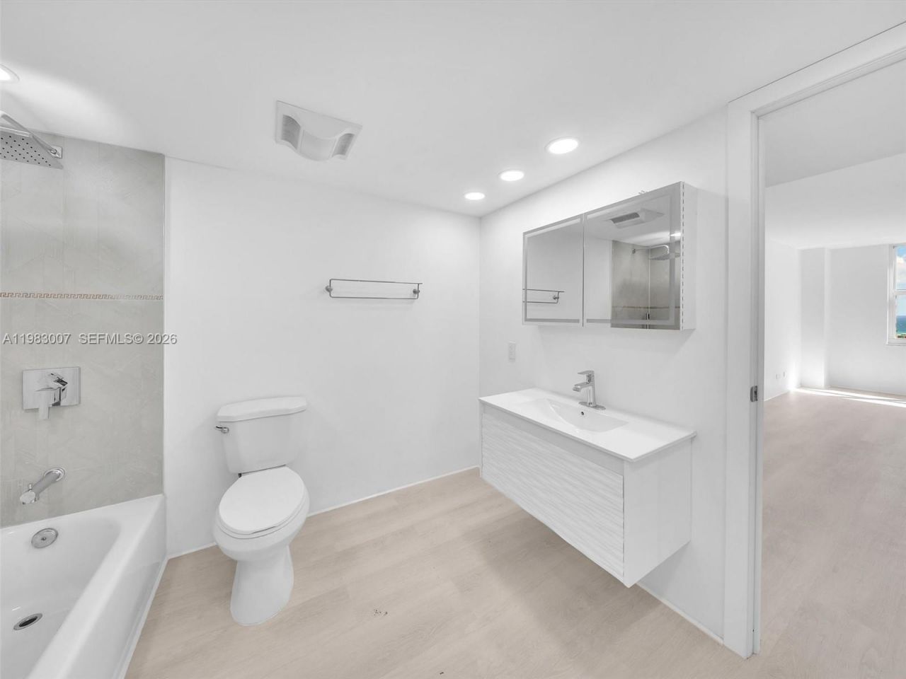 301 174th St, Unit 1818, Sunny Isles Beach, FL 33160 Photo