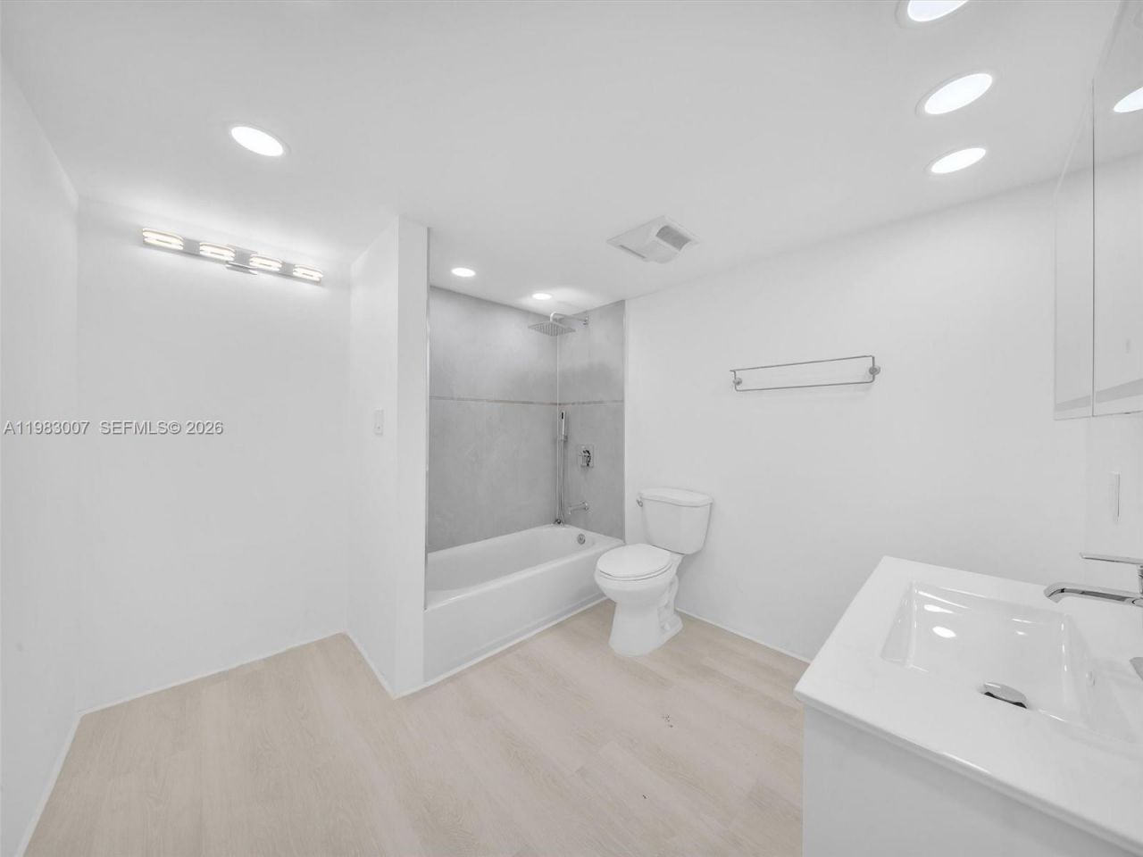 301 174th St, Unit 1818, Sunny Isles Beach, FL 33160 Photo