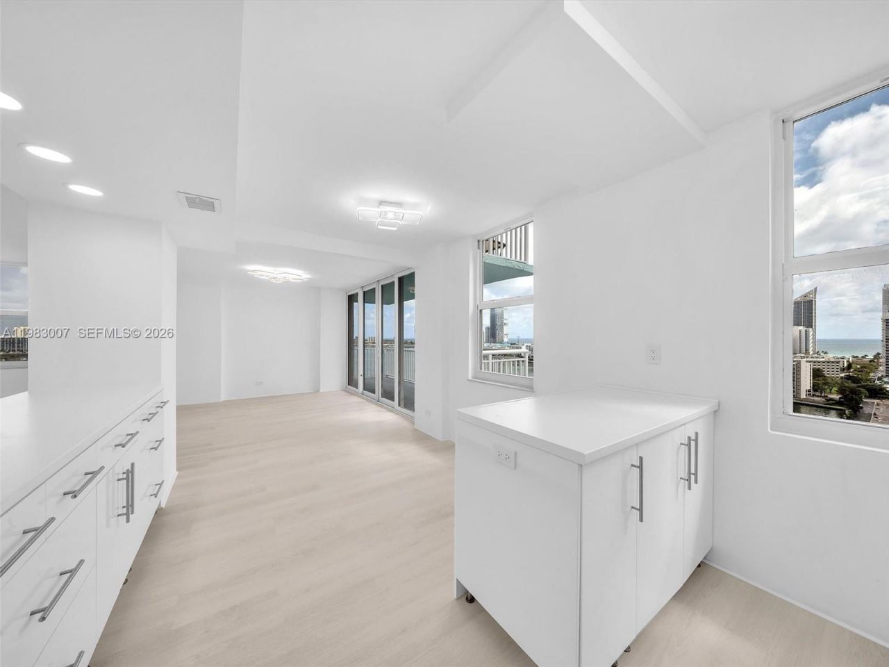 301 174th St, Unit 1818, Sunny Isles Beach, FL 33160 Photo