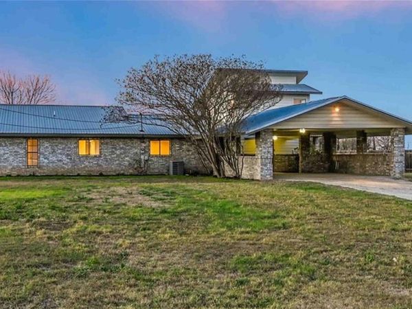 122 Forest Lake DR, Del Valle, TX 78617