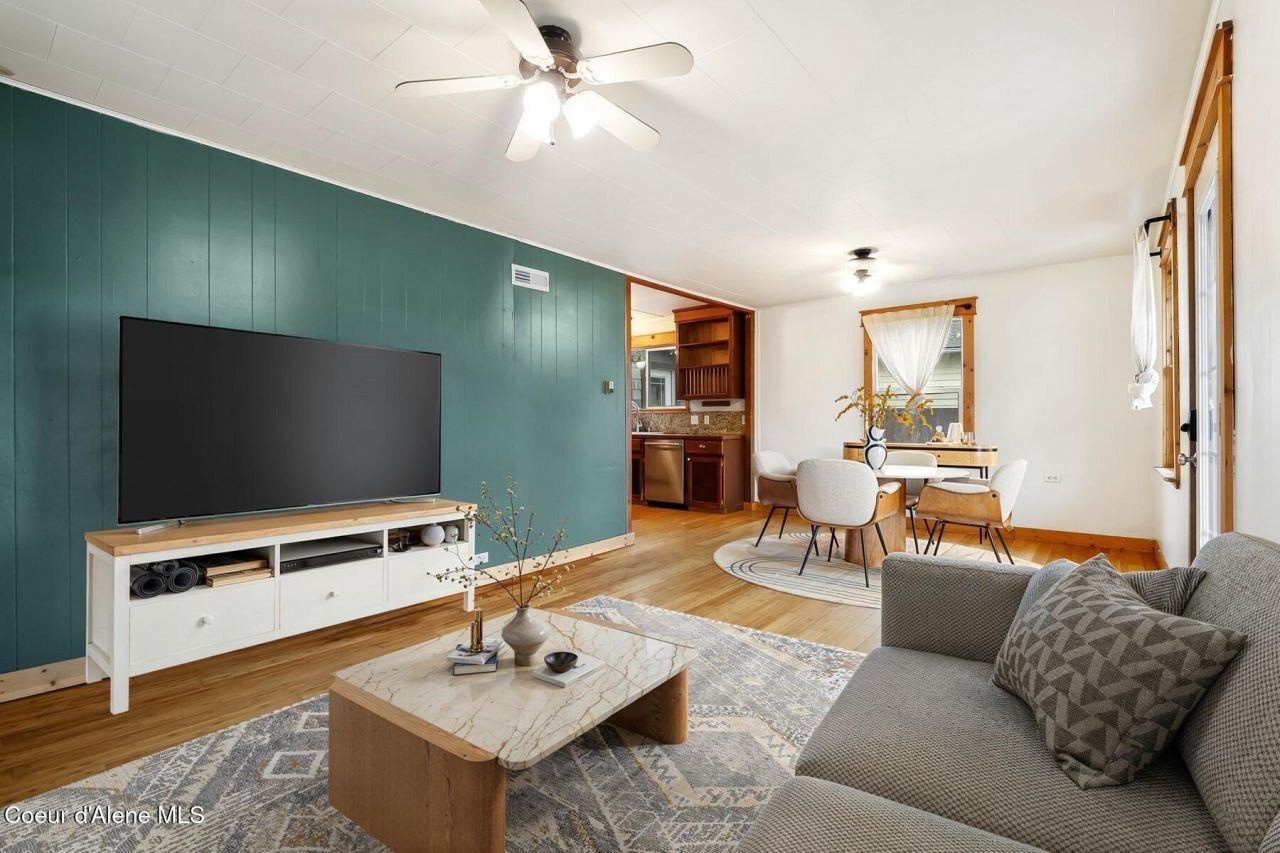 1224 Larch ST  primary photo