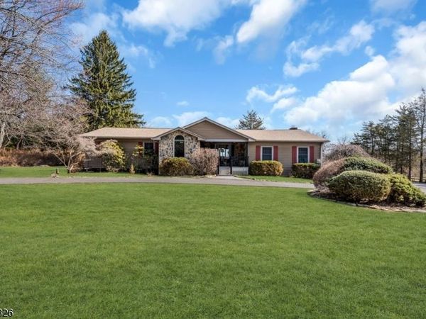 206 Cokesbury Rd, Tewksbury, NJ 08833