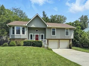 5714 Creekview Drive, Parkville, MO 64152