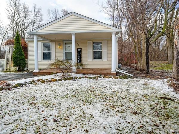 969 Dunreath Street, Wolverine Lake Vlg, MI 48390