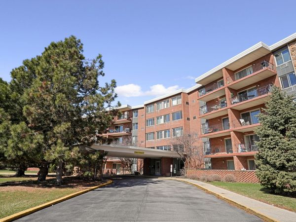 16 E Old Willow Road , Unit 223S, Prospect Heights, IL 60070