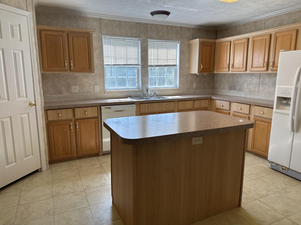 6595 Breezewood Blvd. Photo 10