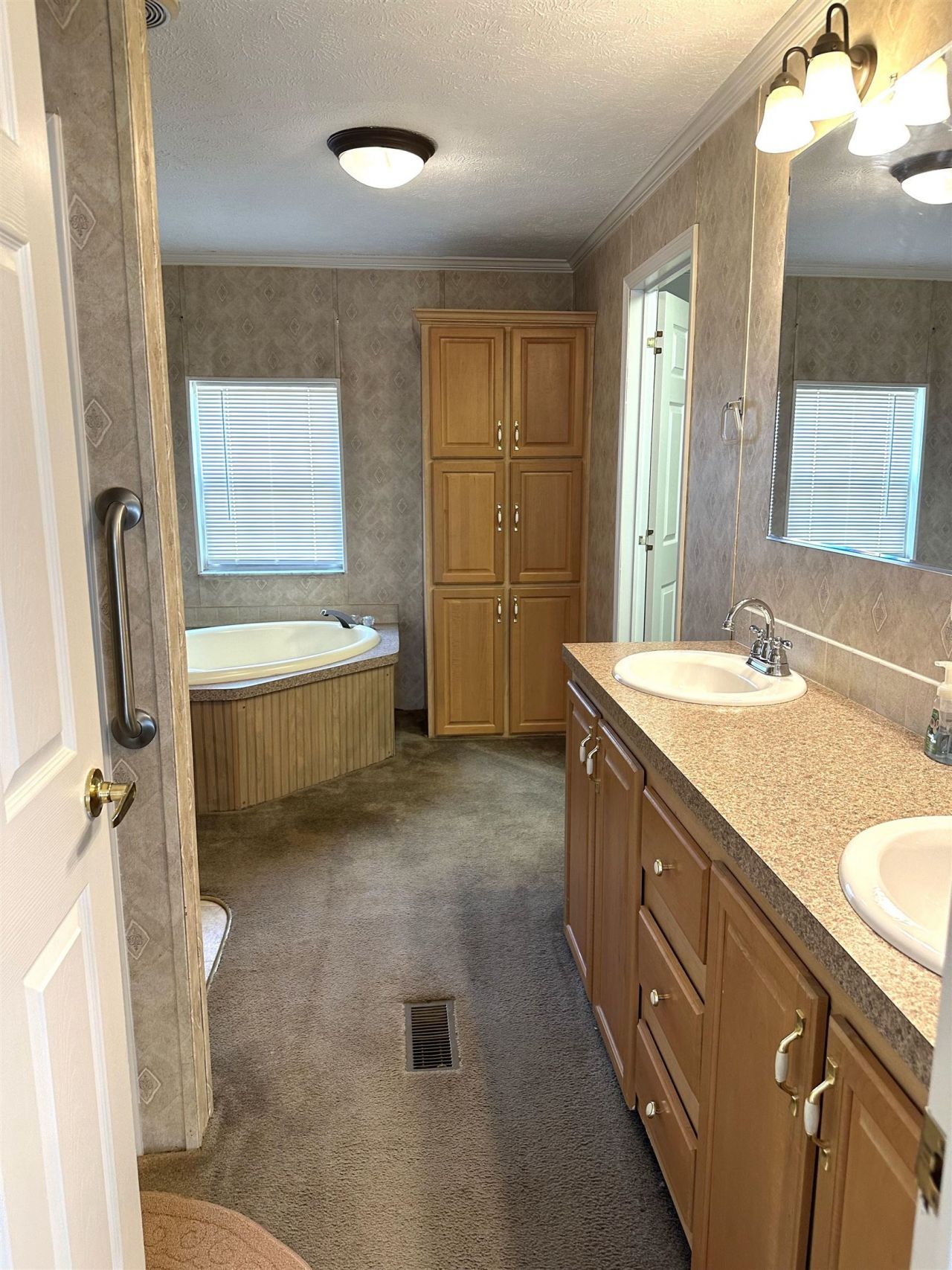 6595 Breezewood Blvd. Photo 27