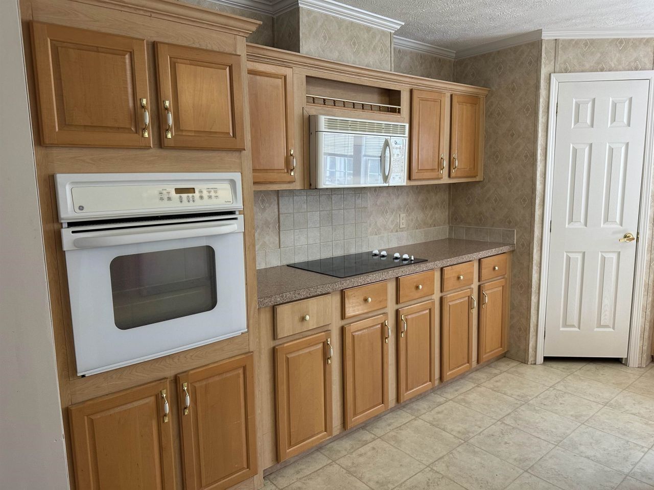 6595 Breezewood Blvd. Photo 9