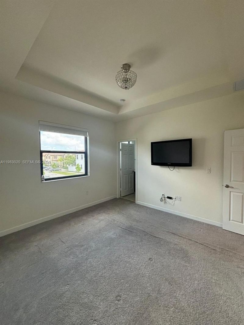 3337 W 105th Ter, Hialeah, FL 33018 Photo