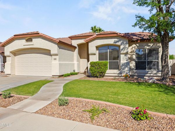 6586 W Oraibi Drive, Glendale, AZ 85308
