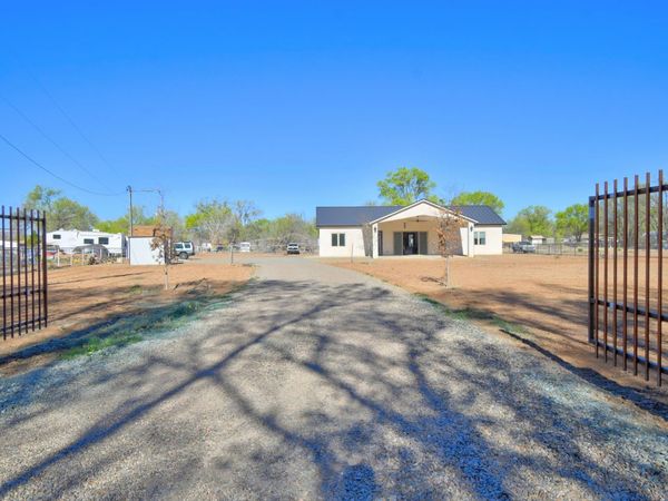 14 Zentner Road, Los Lunas, NM 87031