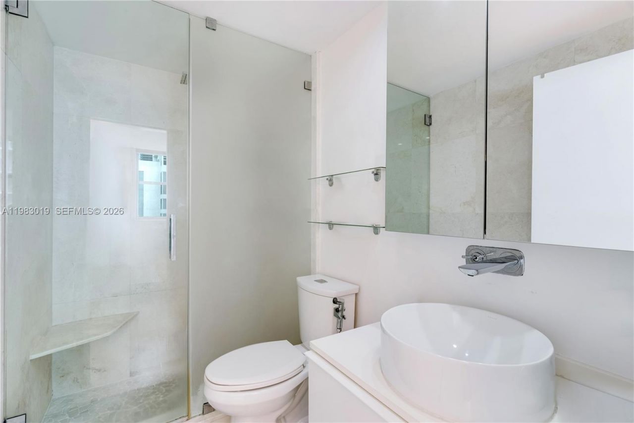 825 Brickell Bay Dr, Unit 850, Miami, FL 33131 Photo