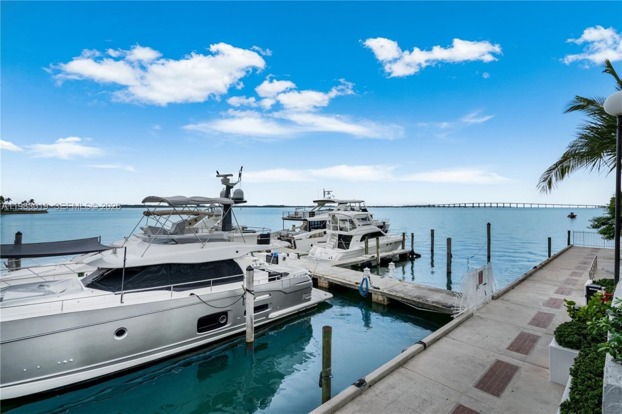 825 Brickell Bay Dr, Unit 850, Miami, FL 33131 Photo