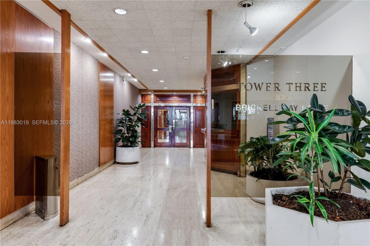 825 Brickell Bay Dr, Unit 850, Miami, FL 33131 Photo