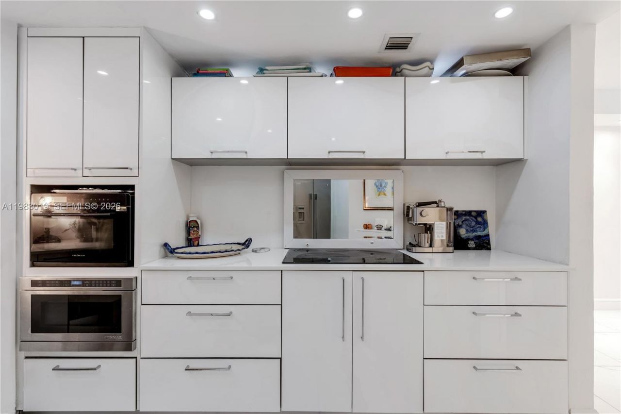 825 Brickell Bay Dr, Unit 850, Miami, FL 33131 Photo