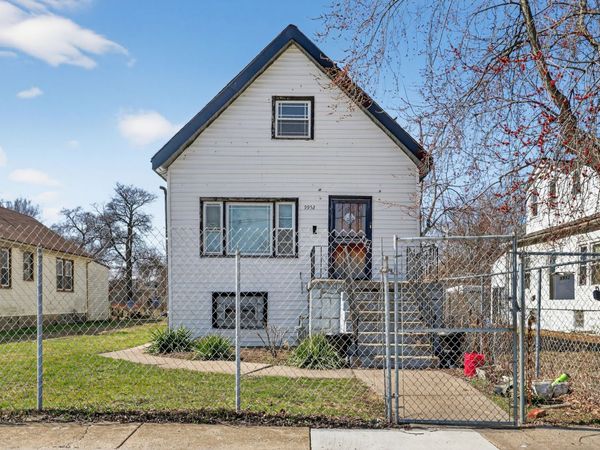 9952 S VINCENNES Avenue, Chicago, IL 60643