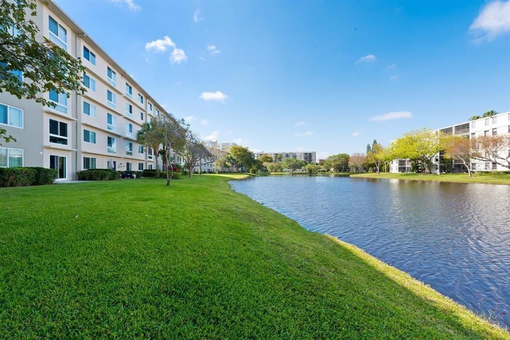 2106 S Cypress Bend Drive, Unit 501, Pompano Beach, FL 33069 Photo