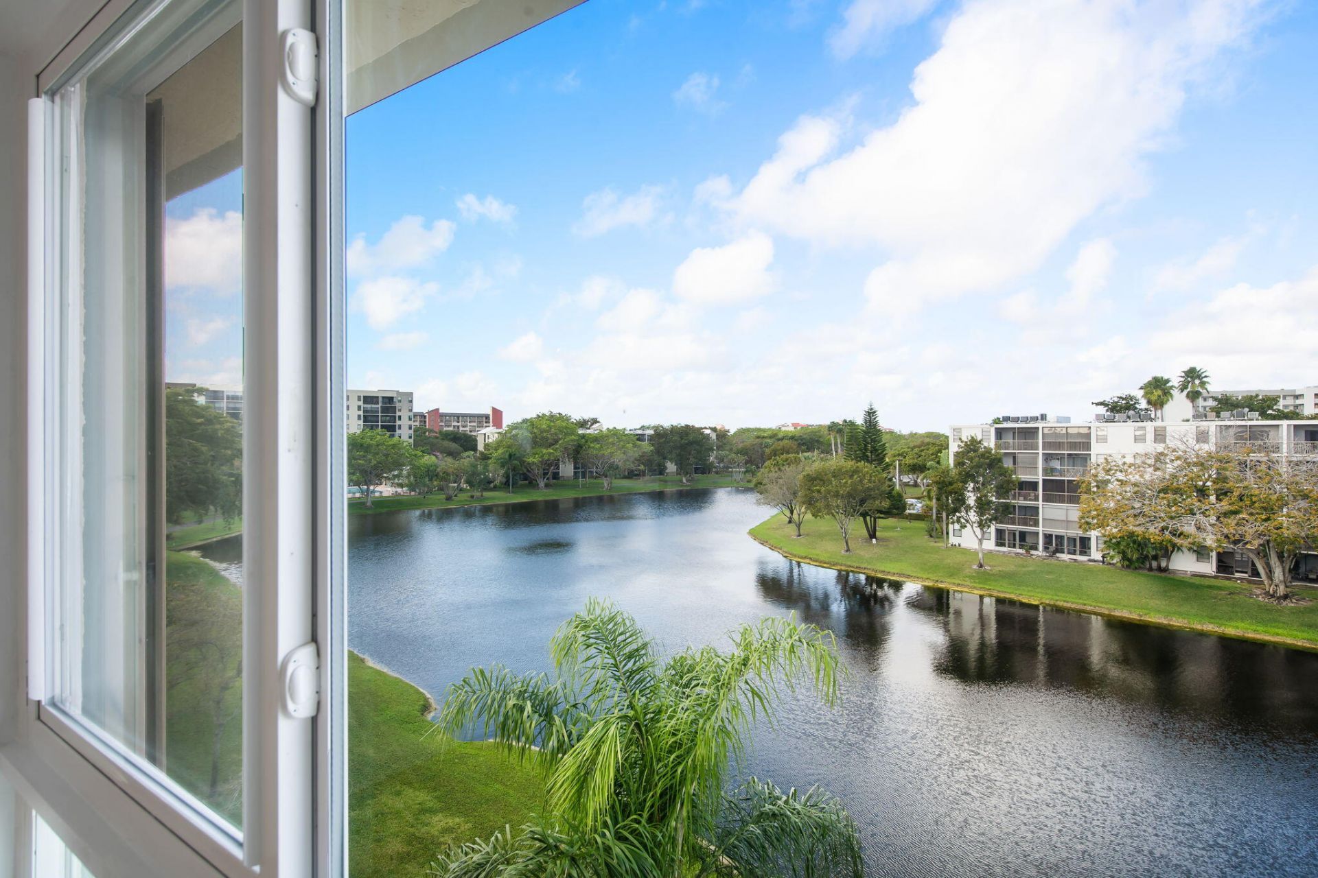 2106 S Cypress Bend Drive, Unit 501, Pompano Beach, FL 33069 Photo