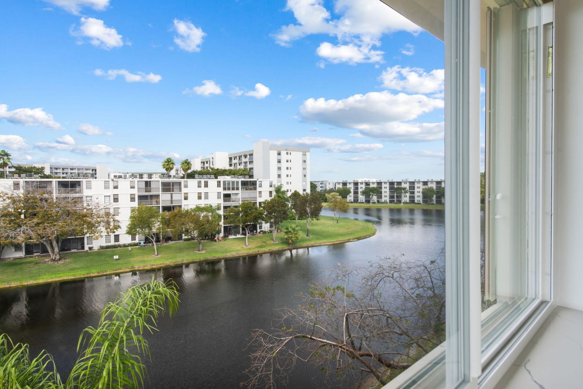 2106 S Cypress Bend Drive, Unit 501, Pompano Beach, FL 33069 Photo