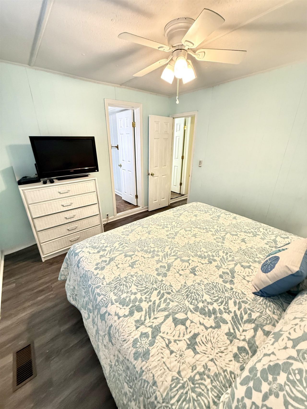 6001-1266a South Kings Hwy. Photo 24