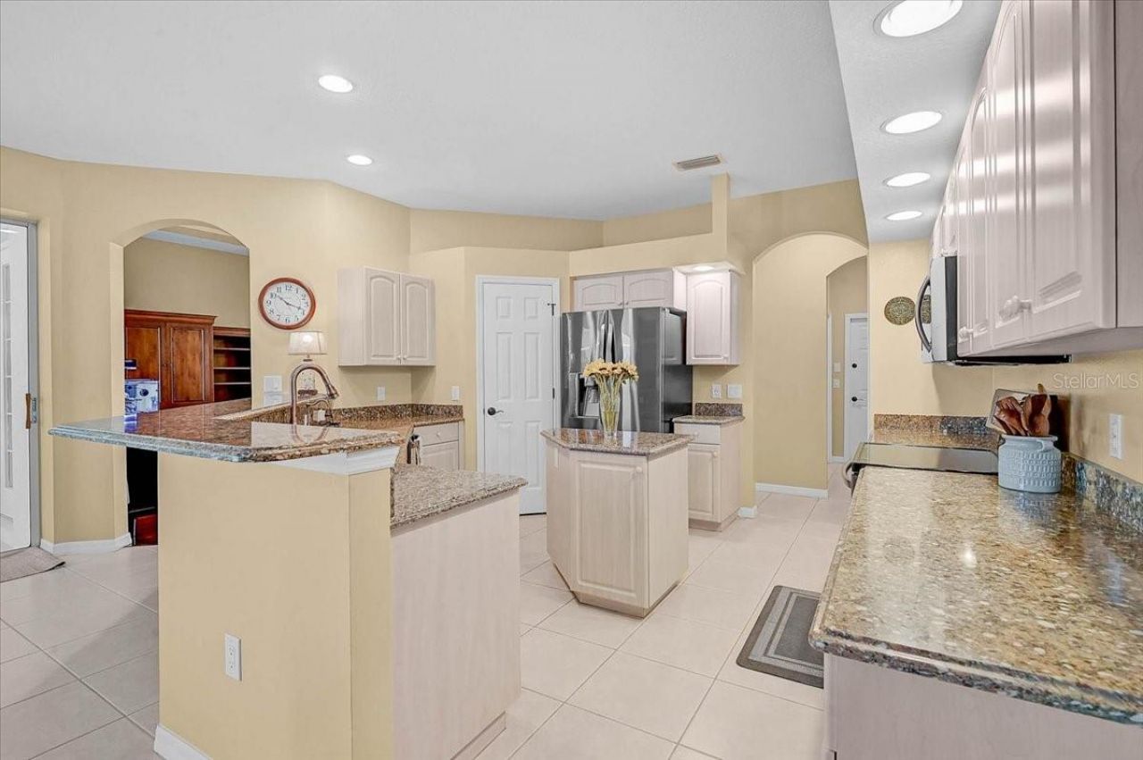 4422 Mcintosh Lake Avenue , Sarasota, FL 34233 Photo