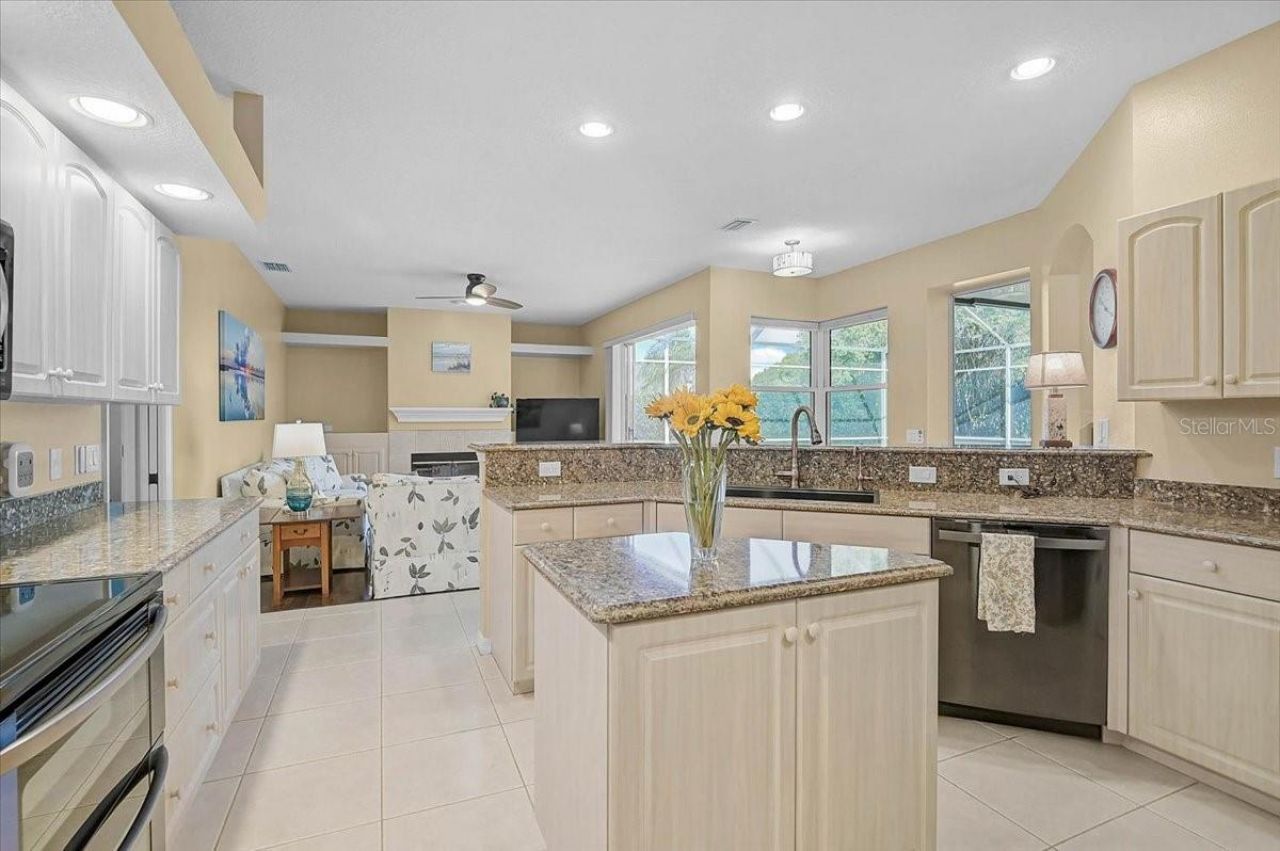 4422 Mcintosh Lake Avenue , Sarasota, FL 34233 Photo