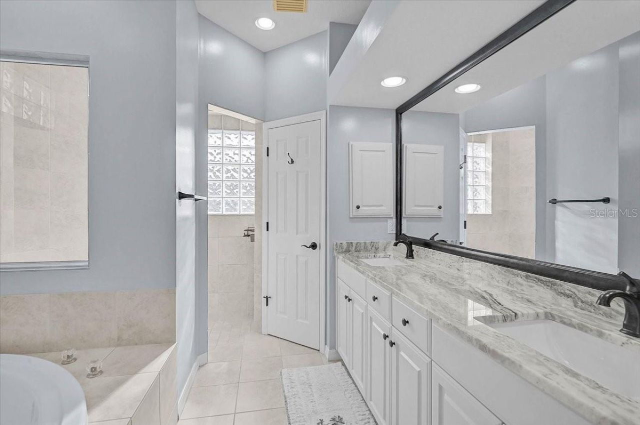 4422 Mcintosh Lake Avenue , Sarasota, FL 34233 Photo