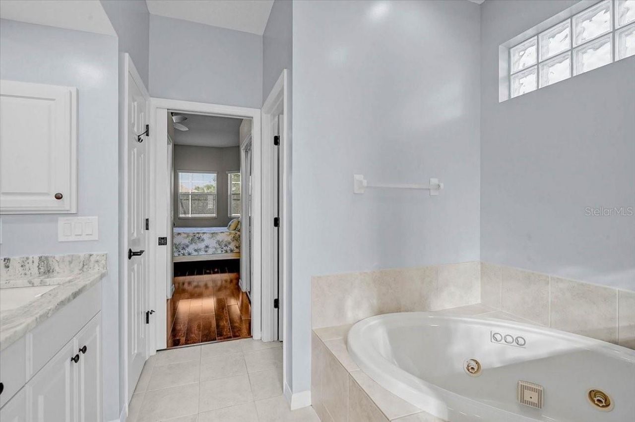 4422 Mcintosh Lake Avenue , Sarasota, FL 34233 Photo