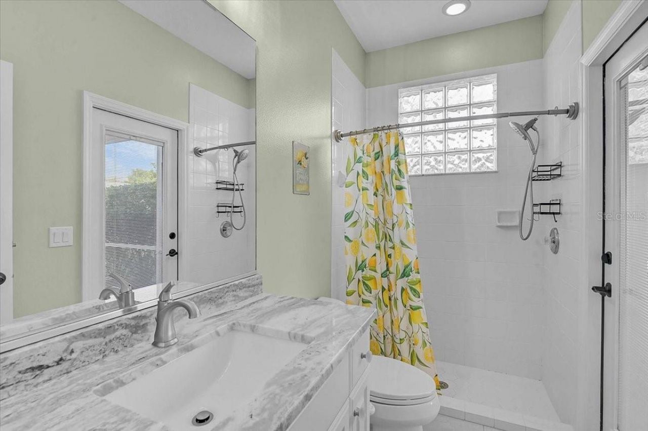 4422 Mcintosh Lake Avenue , Sarasota, FL 34233 Photo