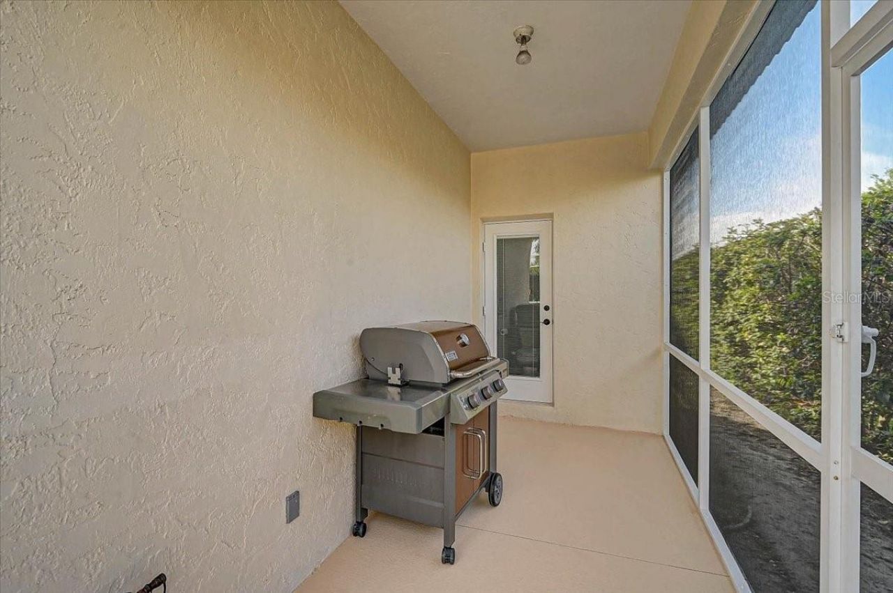 4422 Mcintosh Lake Avenue , Sarasota, FL 34233 Photo