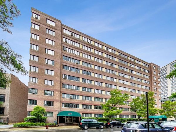708 W Bittersweet Place, Unit 512, Chicago, IL 60613