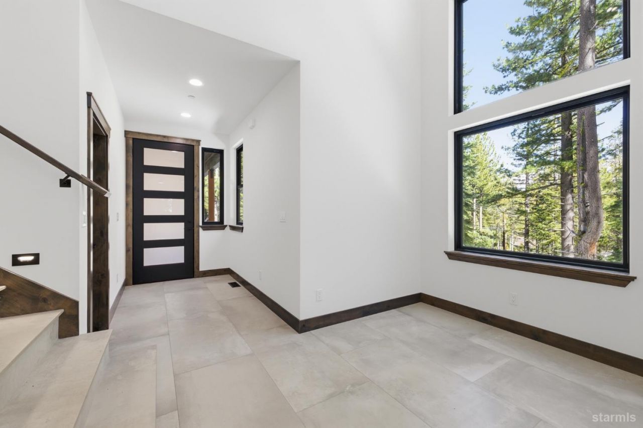 2113 Mandan Street, South Lake Tahoe, CA 96150 Photo