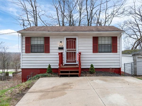 732 Vernon Odom Boulevard, Akron, OH 44307
