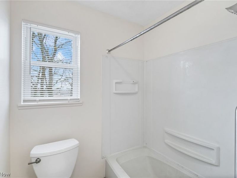 732 Vernon Odom Boulevard, Akron, OH 44307 Photo 13