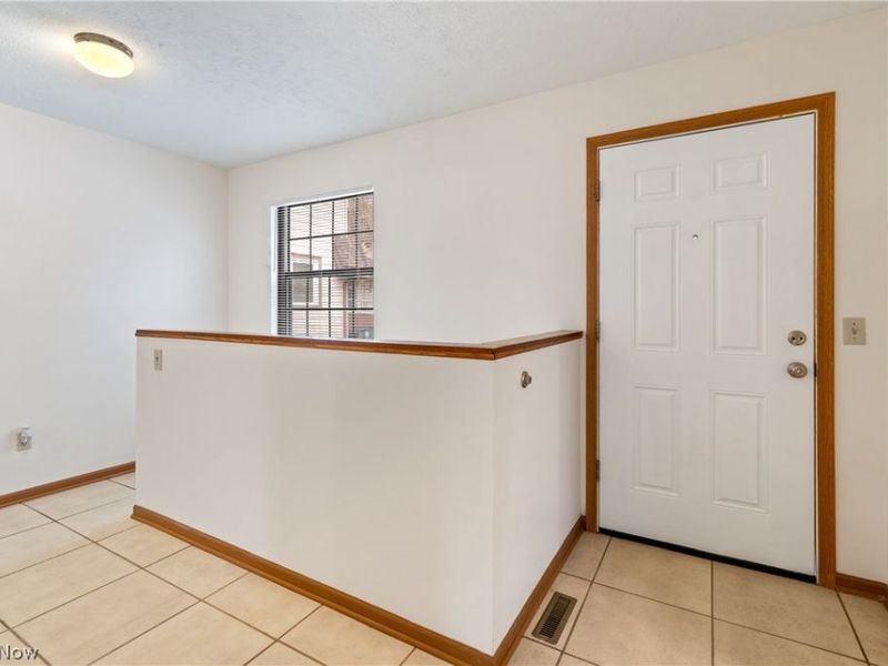 732 Vernon Odom Boulevard, Akron, OH 44307 Photo 2