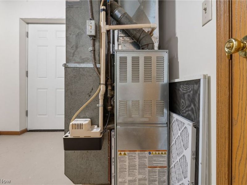 732 Vernon Odom Boulevard, Akron, OH 44307 Photo 21