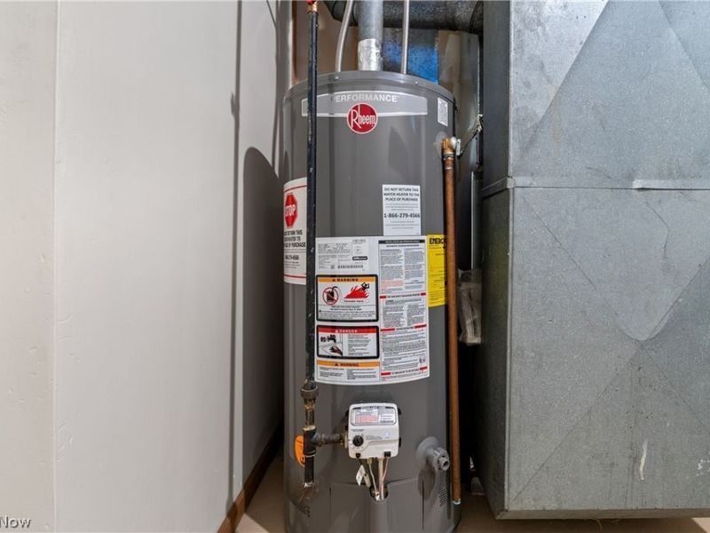 732 Vernon Odom Boulevard, Akron, OH 44307 Photo 22