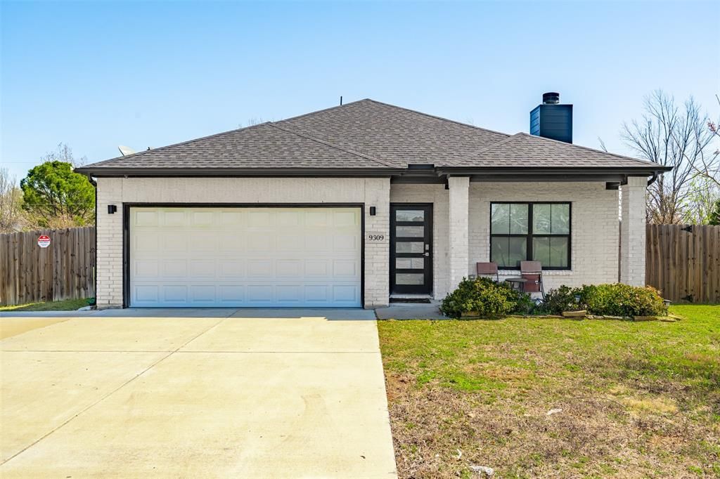 9309 Ronald Drive, Fort Worth, TX 76134 Main Photo