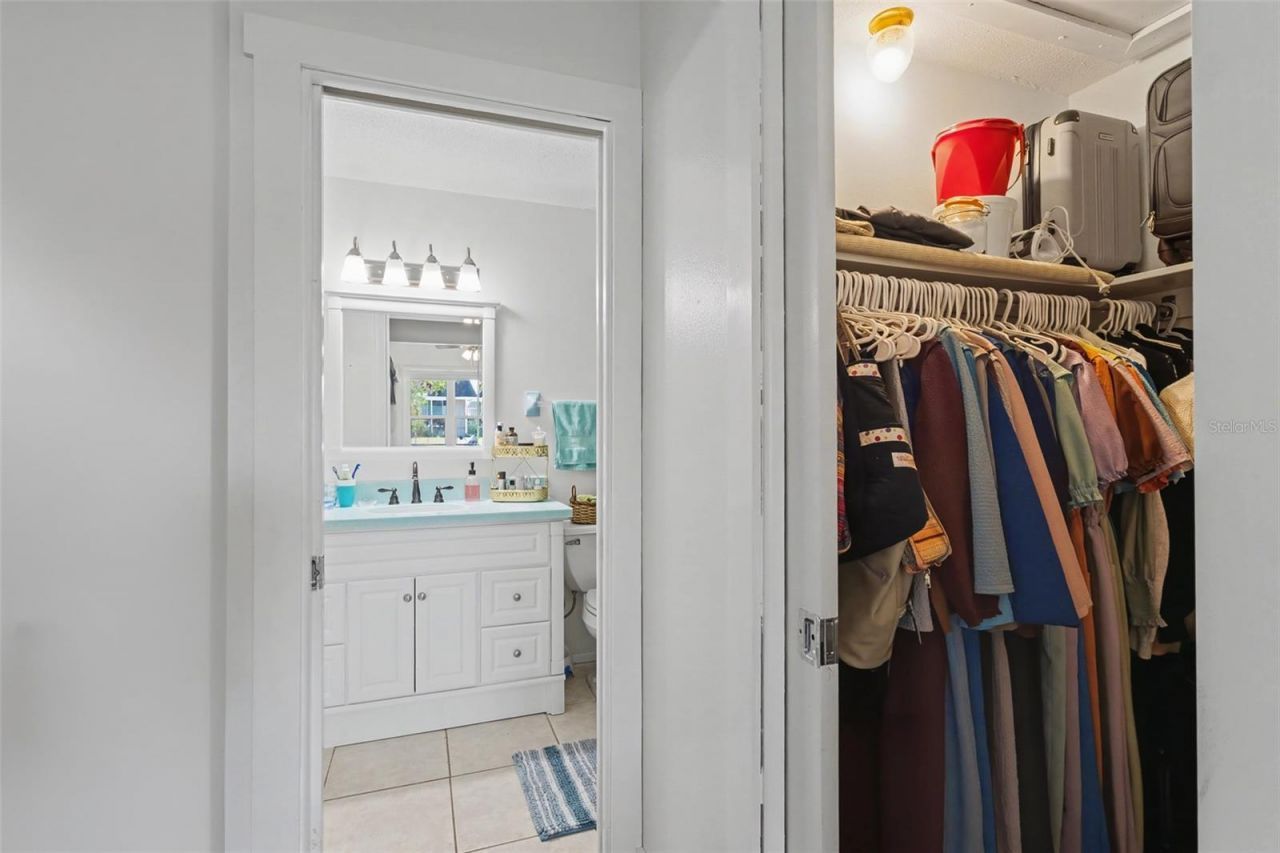 1327 Glendale Circle W, Unit 218, Sarasota, FL 34232 Photo