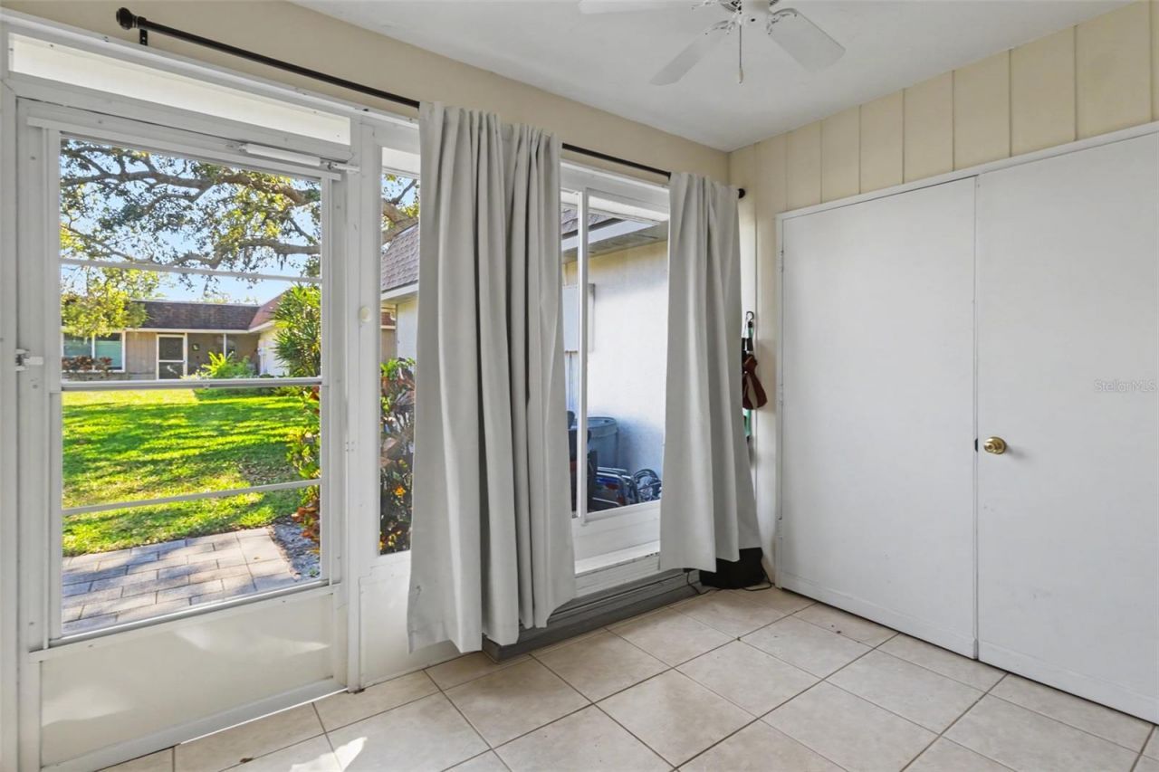 1327 Glendale Circle W, Unit 218, Sarasota, FL 34232 Photo