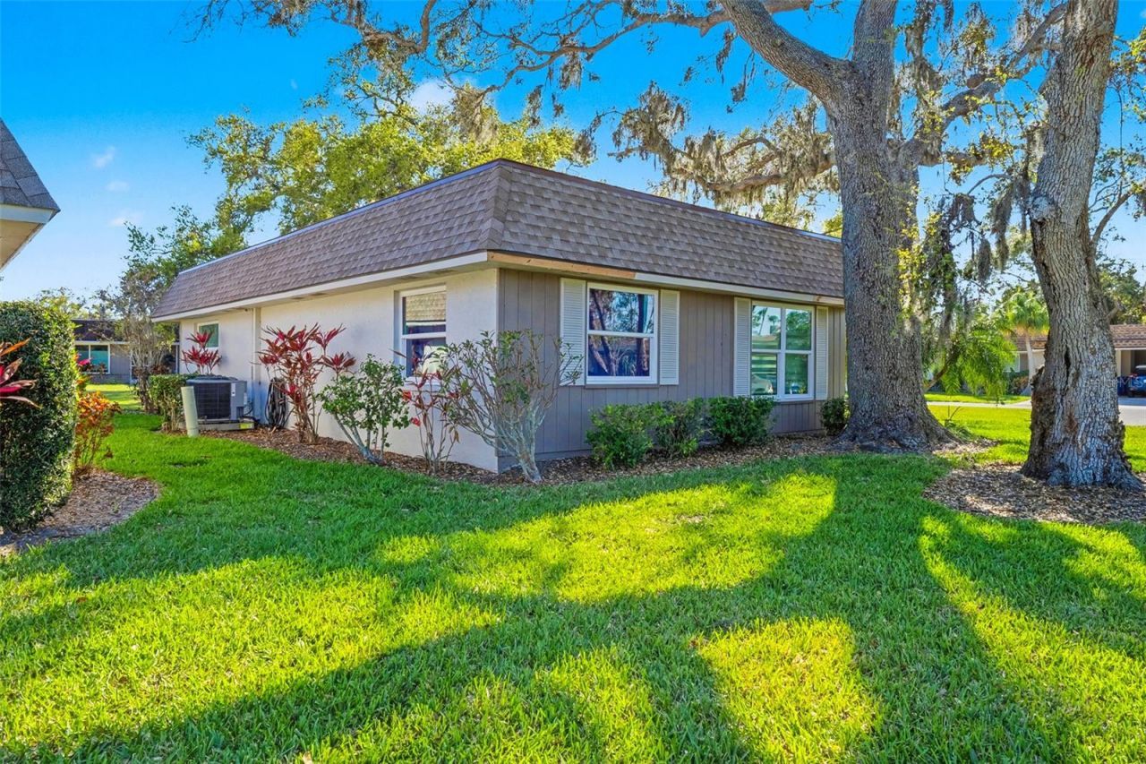 1327 Glendale Circle W, Unit 218, Sarasota, FL 34232 Photo