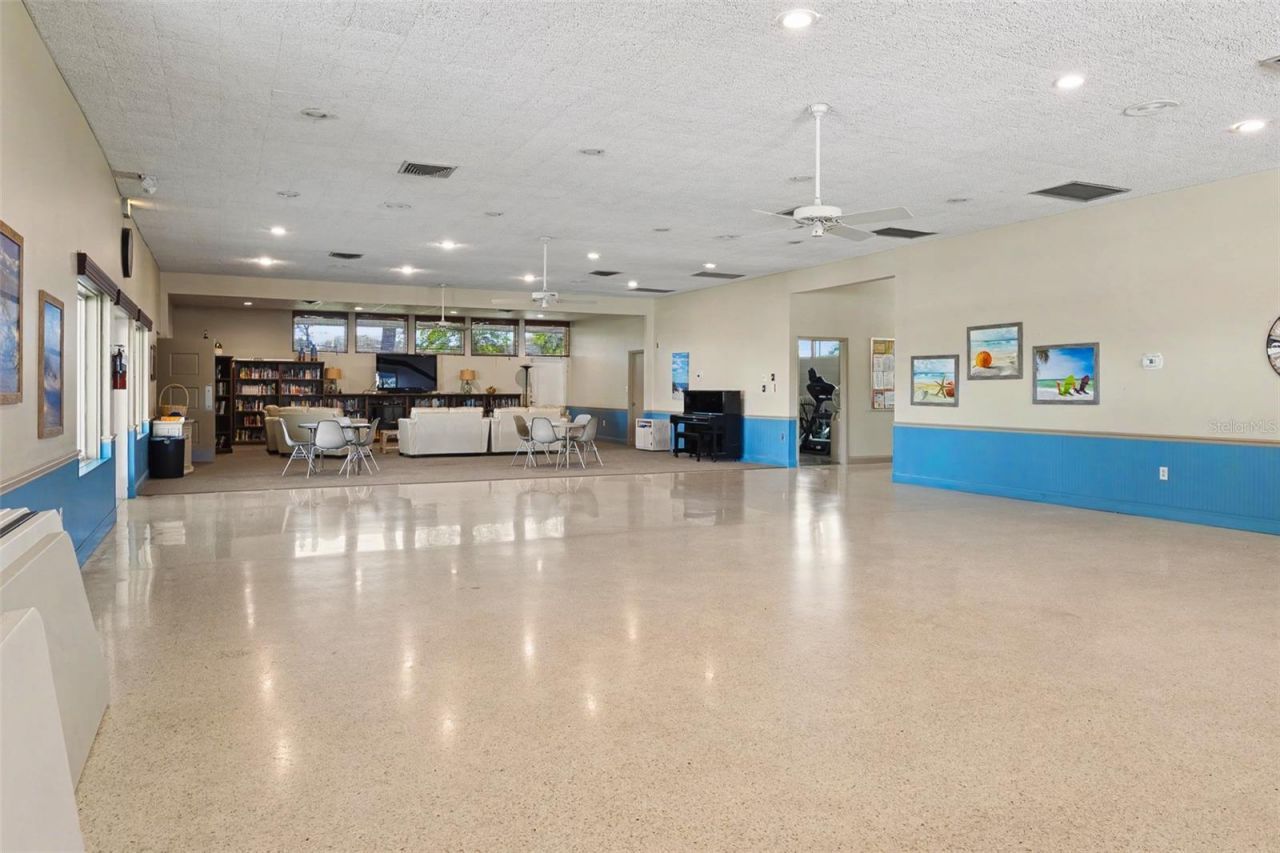 1327 Glendale Circle W, Unit 218, Sarasota, FL 34232 Photo