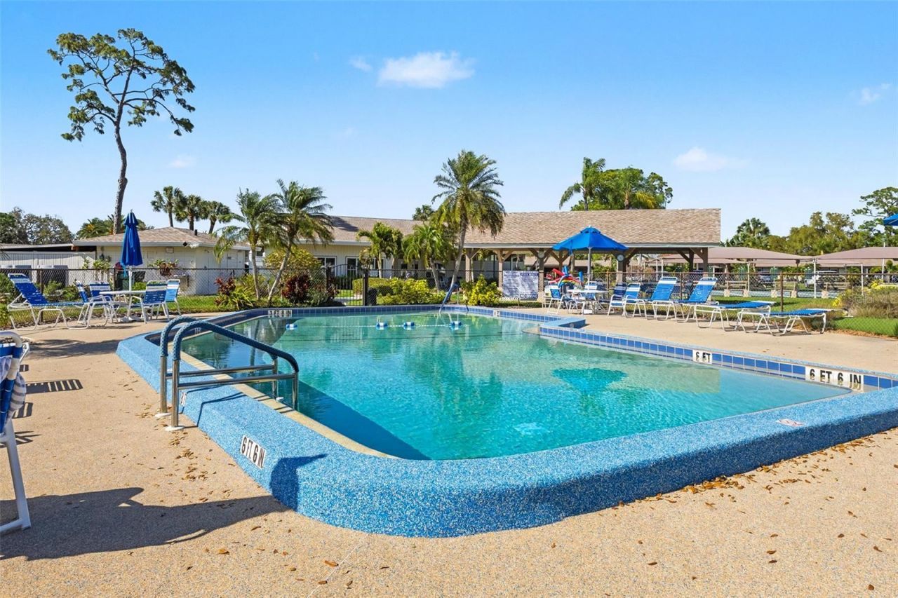 1327 Glendale Circle W, Unit 218, Sarasota, FL 34232 Photo