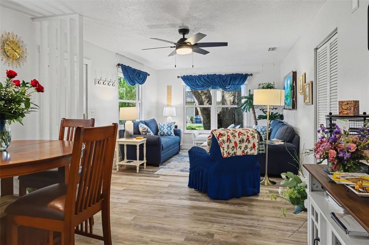 1327 Glendale Circle W, Unit 218, Sarasota, FL 34232 Photo